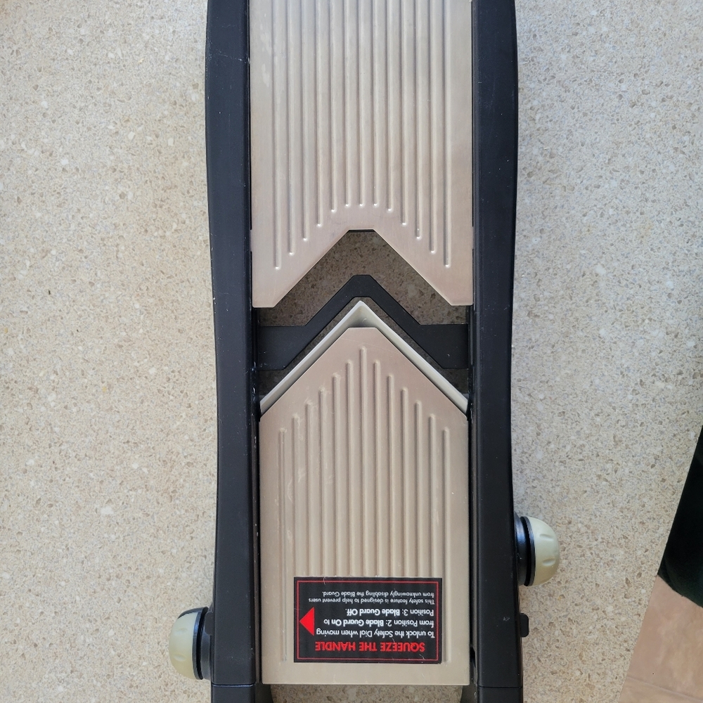 Calphalon Precision mandoline - Picture 2 of 4